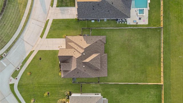 15302 Spring Lake Avenue, Mont Belvieu, TX 77523