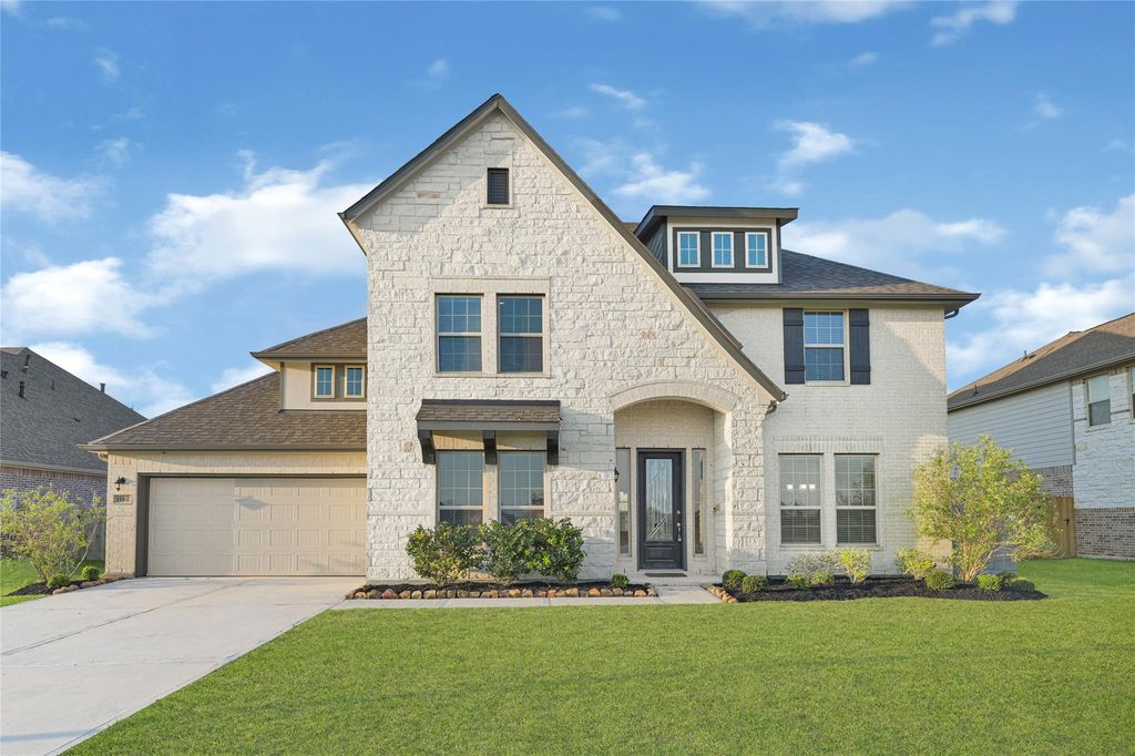 15302 Spring Lake Avenue, Mont Belvieu, TX 77523