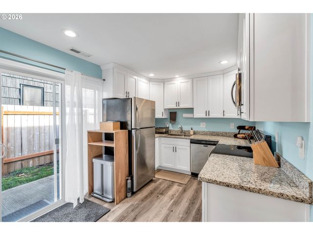 8516 N CALHOUN Ave, Portland, OR 97203