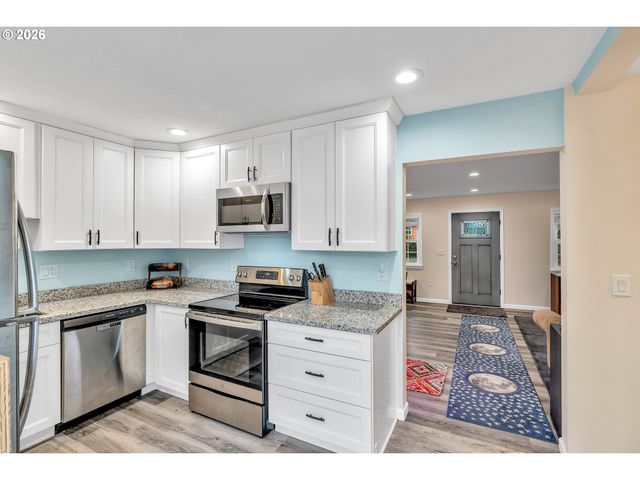 8516 N CALHOUN Ave, Portland, OR 97203