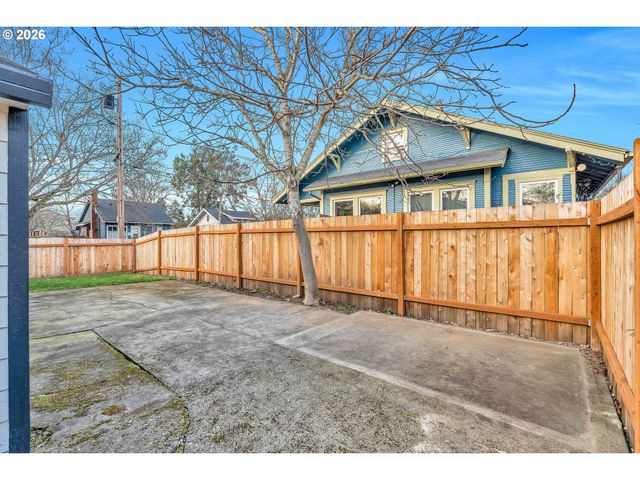 8516 N CALHOUN Ave, Portland, OR 97203