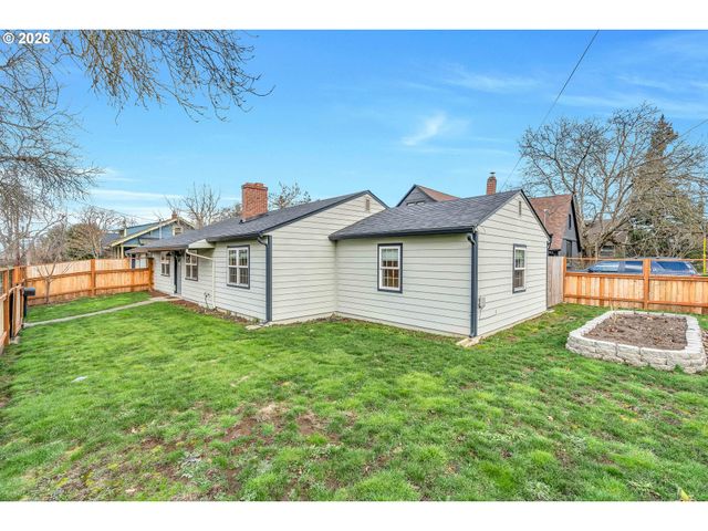 8516 N CALHOUN Ave, Portland, OR 97203