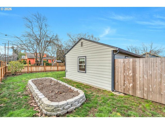 8516 N CALHOUN Ave, Portland, OR 97203