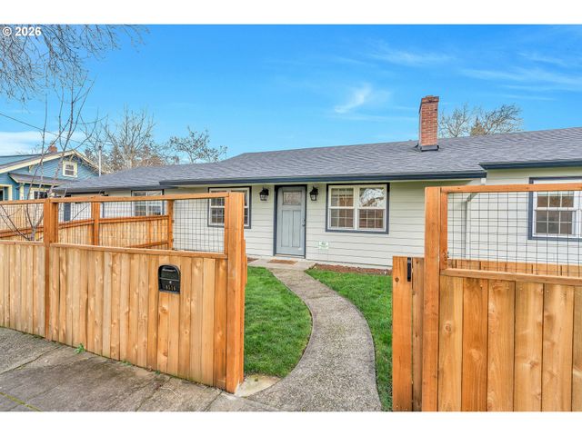 8516 N CALHOUN Ave, Portland, OR 97203