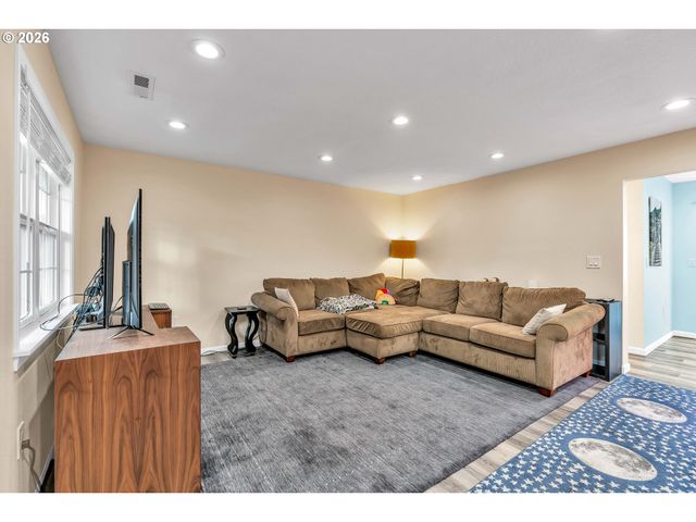 8516 N CALHOUN Ave, Portland, OR 97203