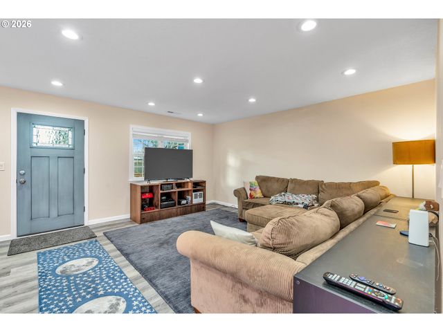 8516 N CALHOUN Ave, Portland, OR 97203