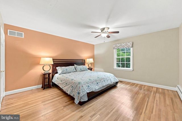 14 LAUREL CIR, Malvern, PA 19355