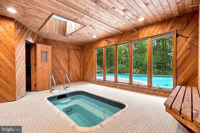 14 LAUREL CIR, Malvern, PA 19355