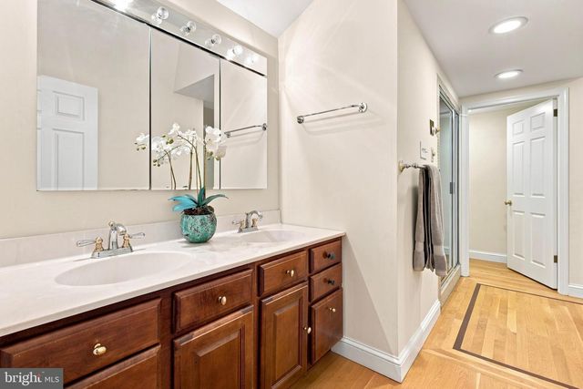 14 LAUREL CIR, Malvern, PA 19355