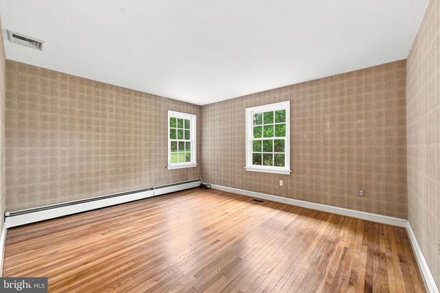 14 LAUREL CIR, Malvern, PA 19355