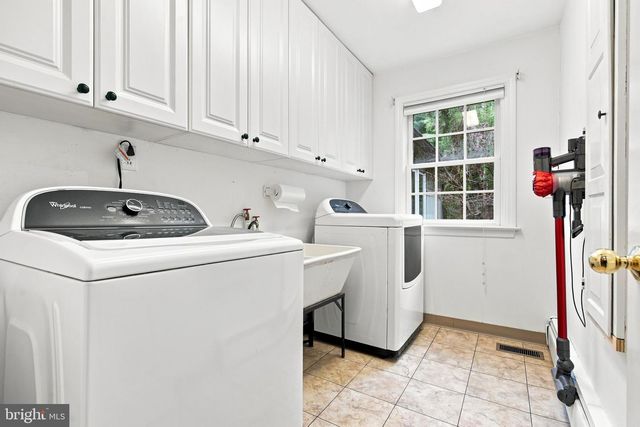 14 LAUREL CIR, Malvern, PA 19355