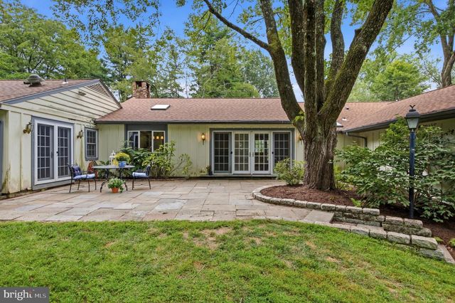 14 LAUREL CIR, Malvern, PA 19355