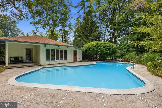 14 LAUREL CIR, Malvern, PA 19355