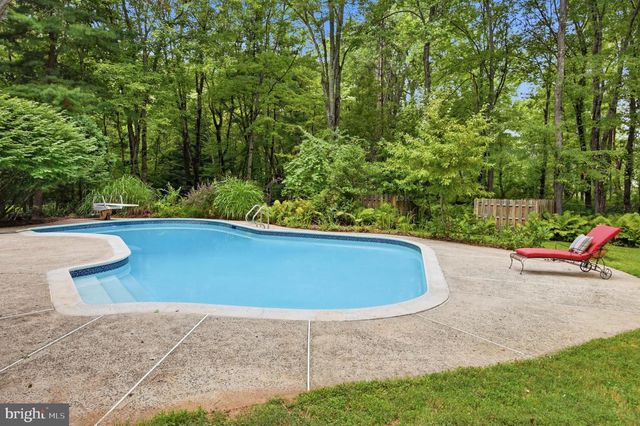 14 LAUREL CIR, Malvern, PA 19355