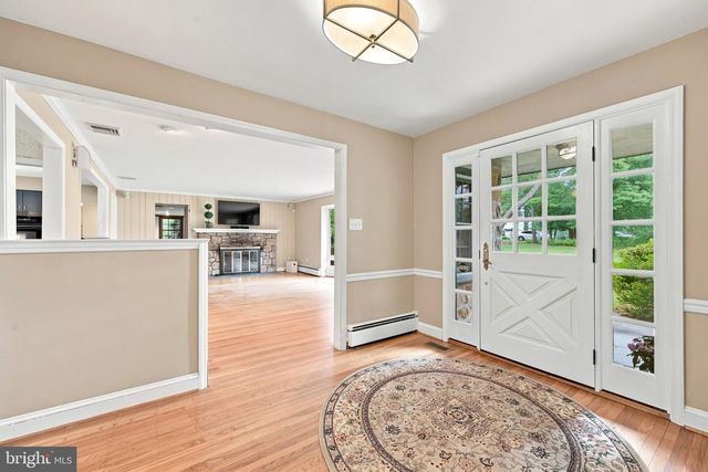 14 LAUREL CIR, Malvern, PA 19355