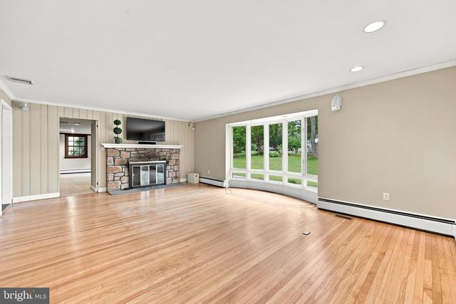 14 LAUREL CIR, Malvern, PA 19355