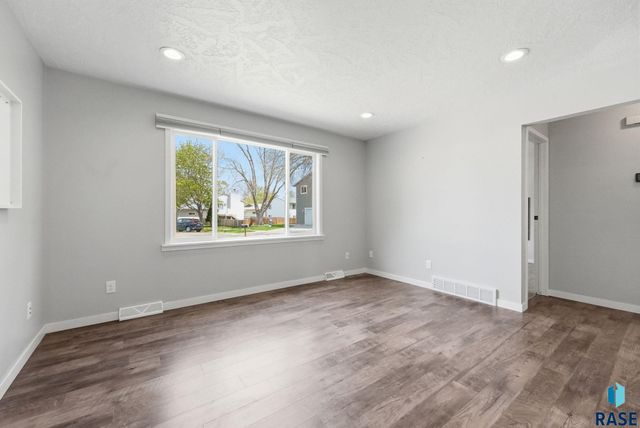 3312 S Steven Cir Circle, Sioux Falls, SD 57106