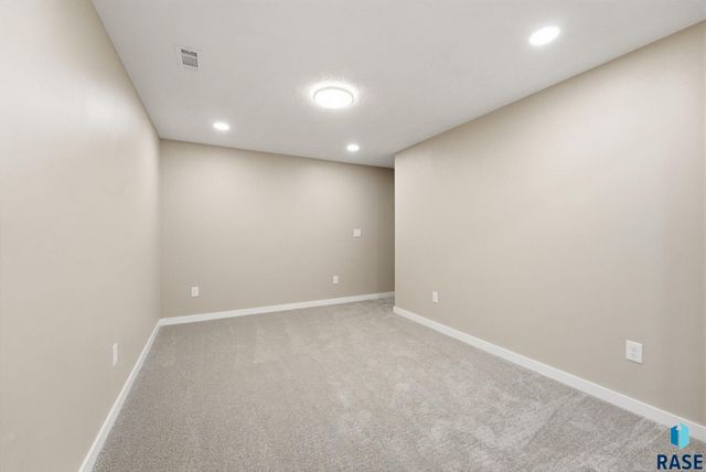 3312 S Steven Cir Circle, Sioux Falls, SD 57106