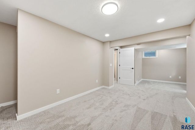 3312 S Steven Cir Circle, Sioux Falls, SD 57106