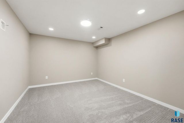 3312 S Steven Cir Circle, Sioux Falls, SD 57106