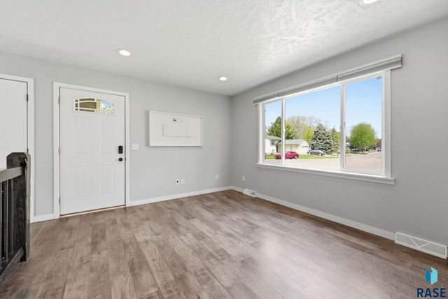3312 S Steven Cir Circle, Sioux Falls, SD 57106