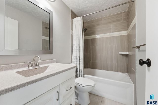 3312 S Steven Cir Circle, Sioux Falls, SD 57106