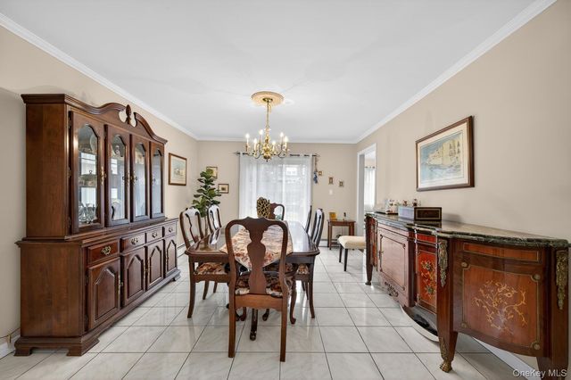 14 Oak Point Drive S, Bayville, NY 11709