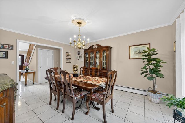 14 Oak Point Drive S, Bayville, NY 11709