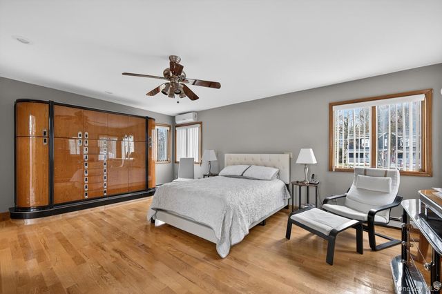 14 Oak Point Drive S, Bayville, NY 11709