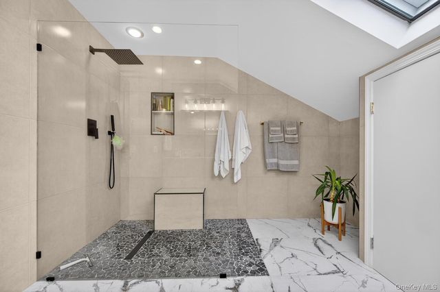 14 Oak Point Drive S, Bayville, NY 11709