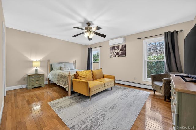 14 Oak Point Drive S, Bayville, NY 11709