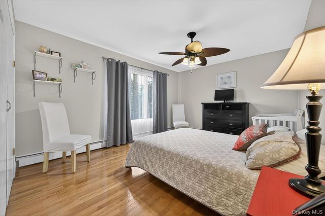 14 Oak Point Drive S, Bayville, NY 11709