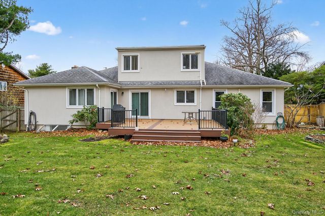 14 Oak Point Drive S, Bayville, NY 11709