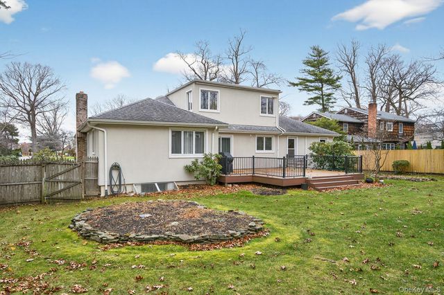 14 Oak Point Drive S, Bayville, NY 11709