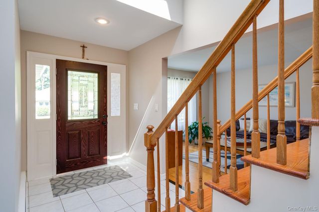 14 Oak Point Drive S, Bayville, NY 11709