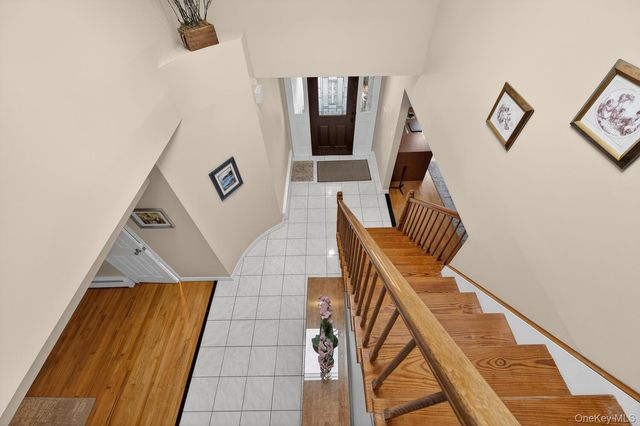 14 Oak Point Drive S, Bayville, NY 11709