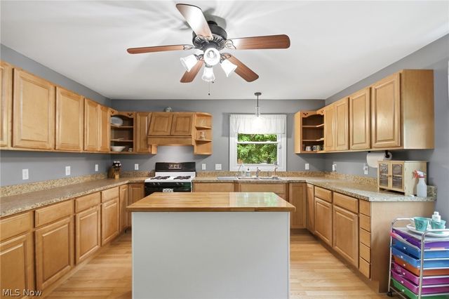 2591 Wayland Road, Deerfield, OH 44411