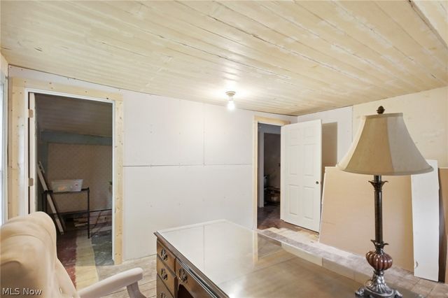 2591 Wayland Road, Deerfield, OH 44411