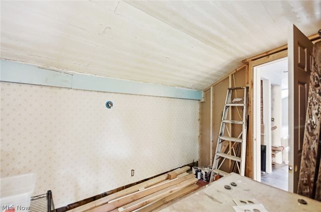 2591 Wayland Road, Deerfield, OH 44411