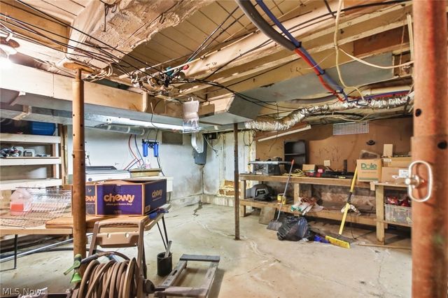 2591 Wayland Road, Deerfield, OH 44411