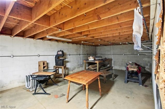 2591 Wayland Road, Deerfield, OH 44411
