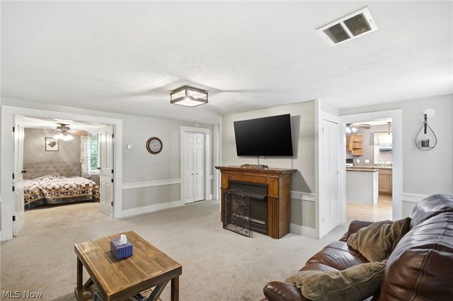 2591 Wayland Road, Deerfield, OH 44411