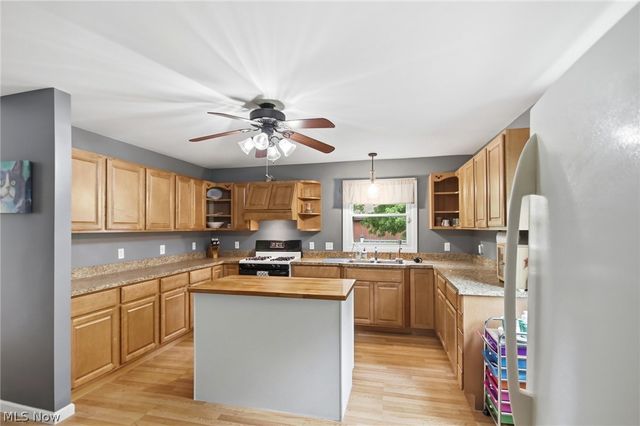 2591 Wayland Road, Deerfield, OH 44411