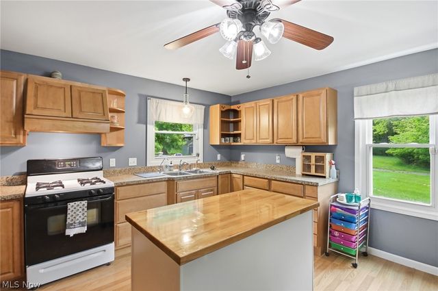 2591 Wayland Road, Deerfield, OH 44411