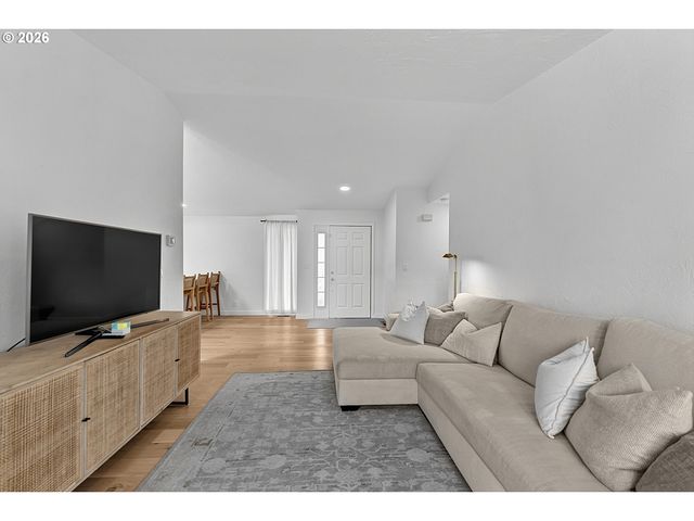 1633 HOLLY Ave, Eugene, OR 97408