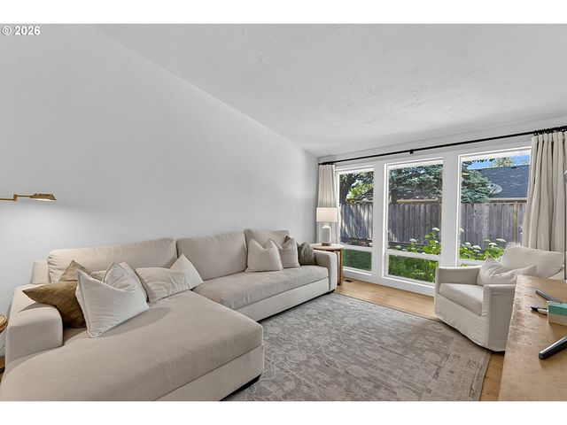 1633 HOLLY Ave, Eugene, OR 97408
