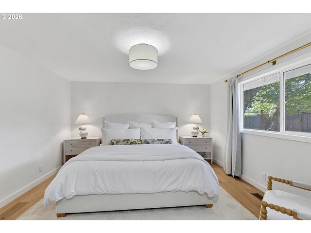 1633 HOLLY Ave, Eugene, OR 97408