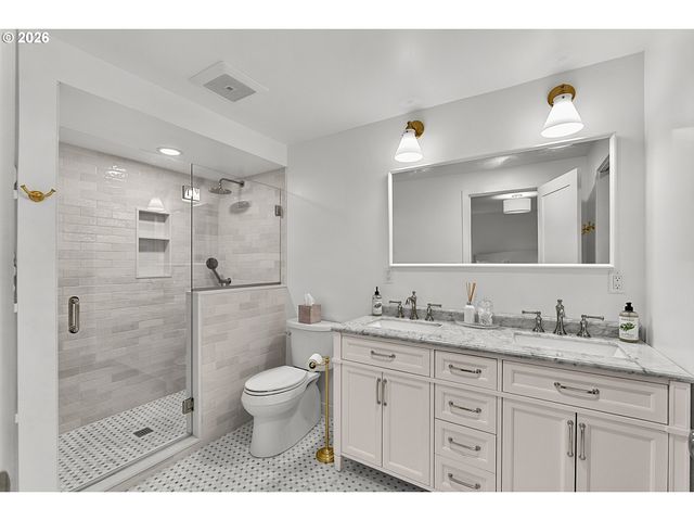 1633 HOLLY Ave, Eugene, OR 97408