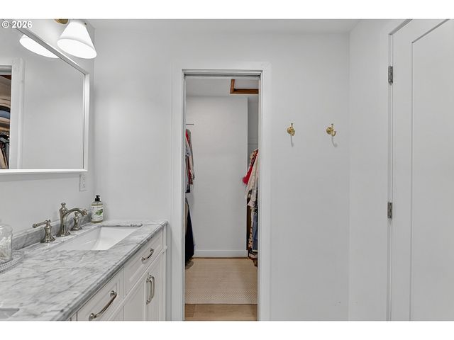 1633 HOLLY Ave, Eugene, OR 97408