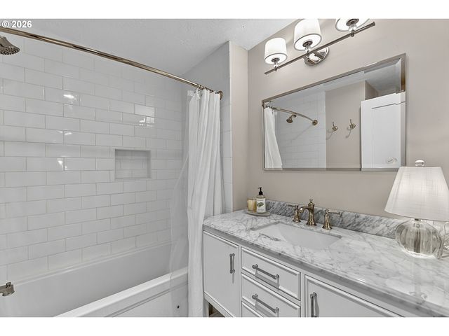 1633 HOLLY Ave, Eugene, OR 97408